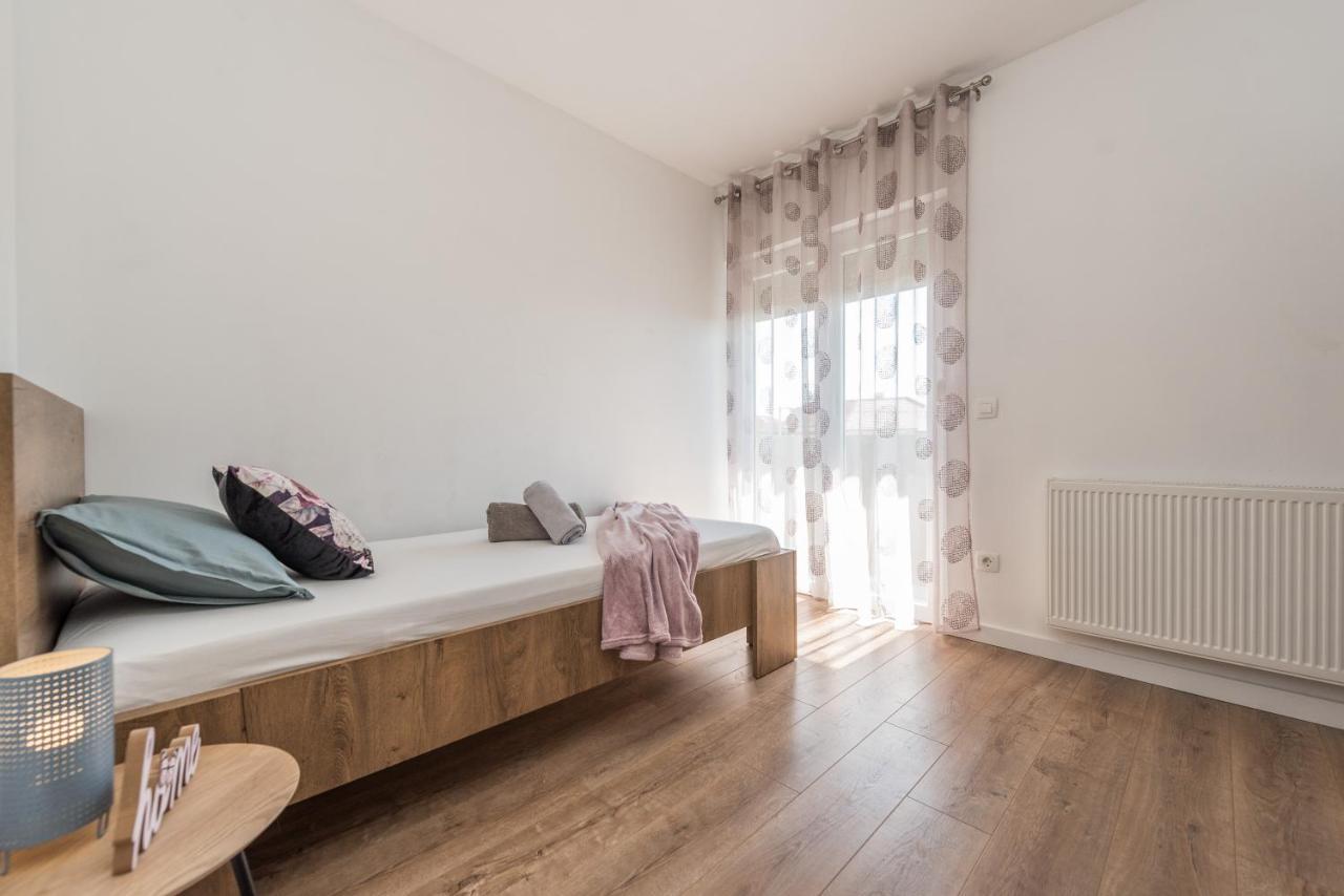 Apartmani Dmarie Privlaka  Exterior photo